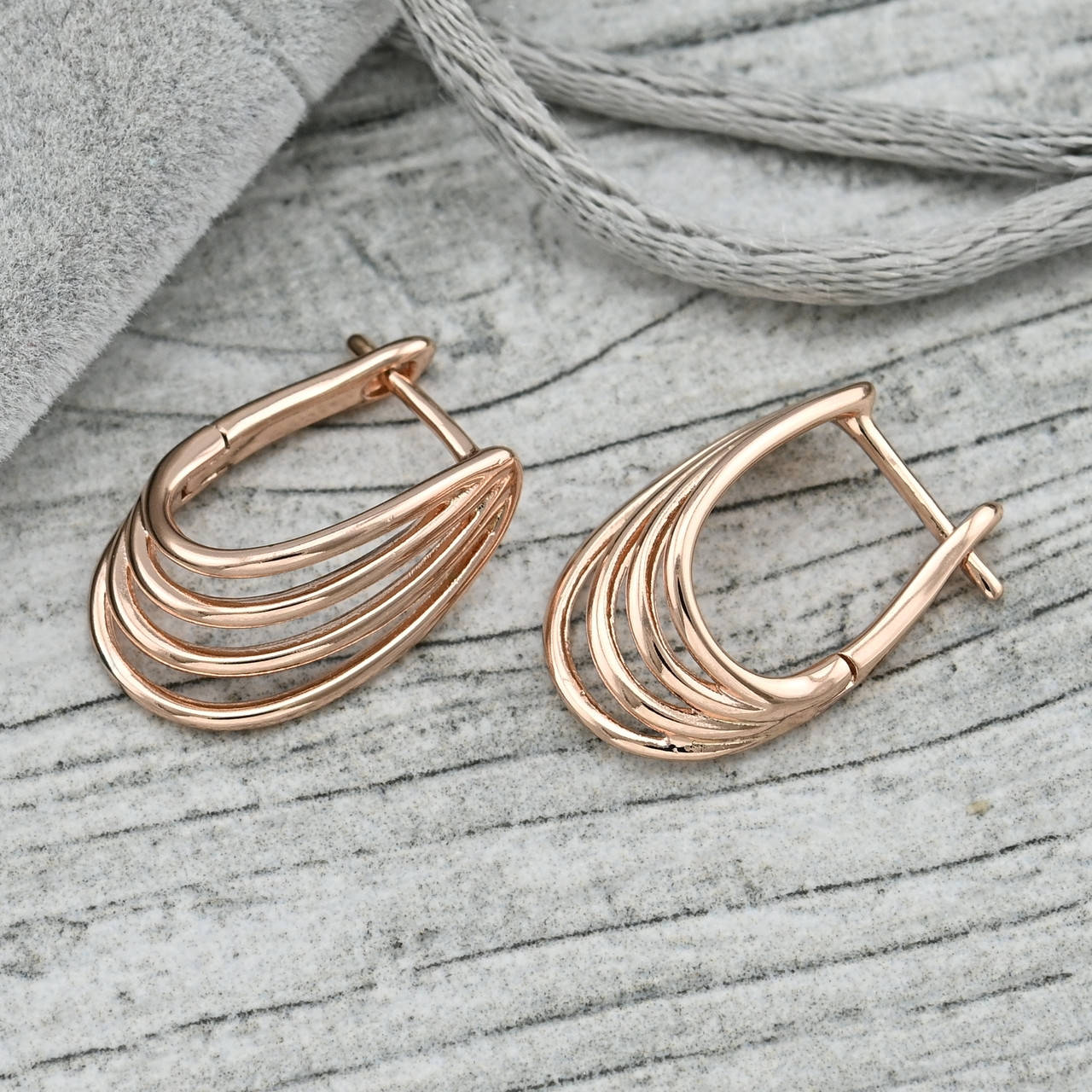 

Серьги Анжелика 36431 размер 19х8 мм вес 2.4 г позолота РО