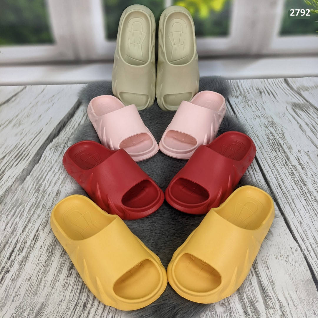 

Женские пляжные шлепанцы сланцы пенковые "Акулы" разные цвета