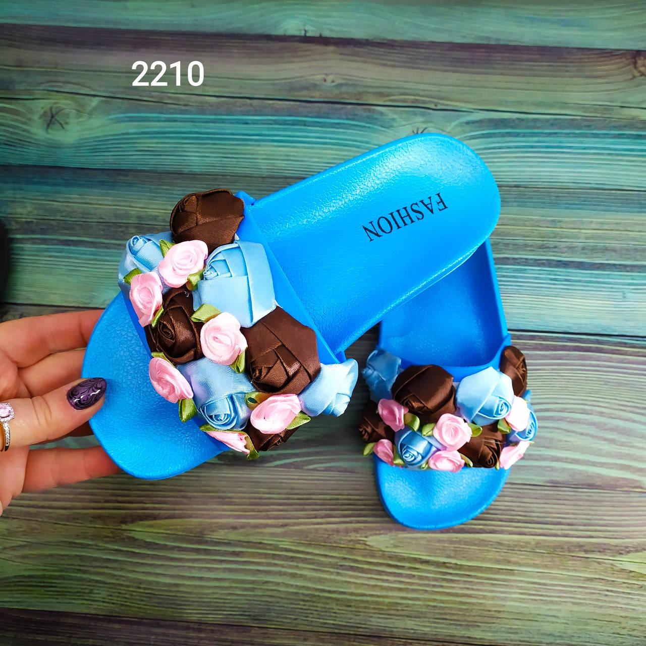 

Шлепанцы женские силиконовые с атласными розочками разные цвета