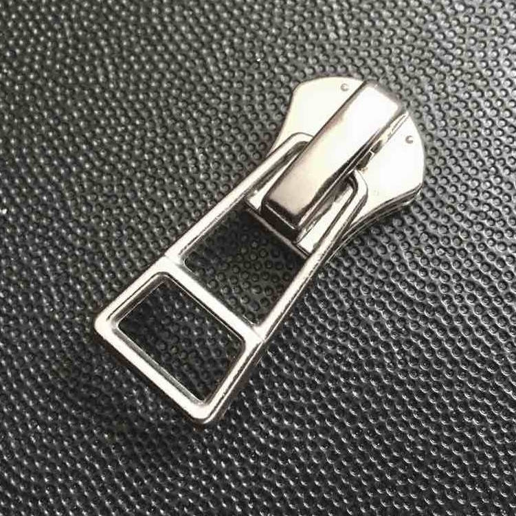 

Бегунок №8 на металлическую молнию с фиксатором, никель