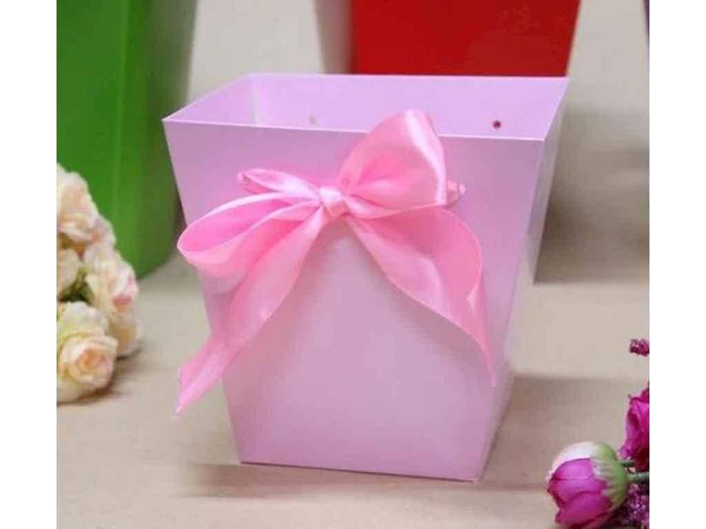 

Коробка для квітів трапеція мала 10х15х15см. кол. Блідо-рожева ТМ УПАКОВКИН