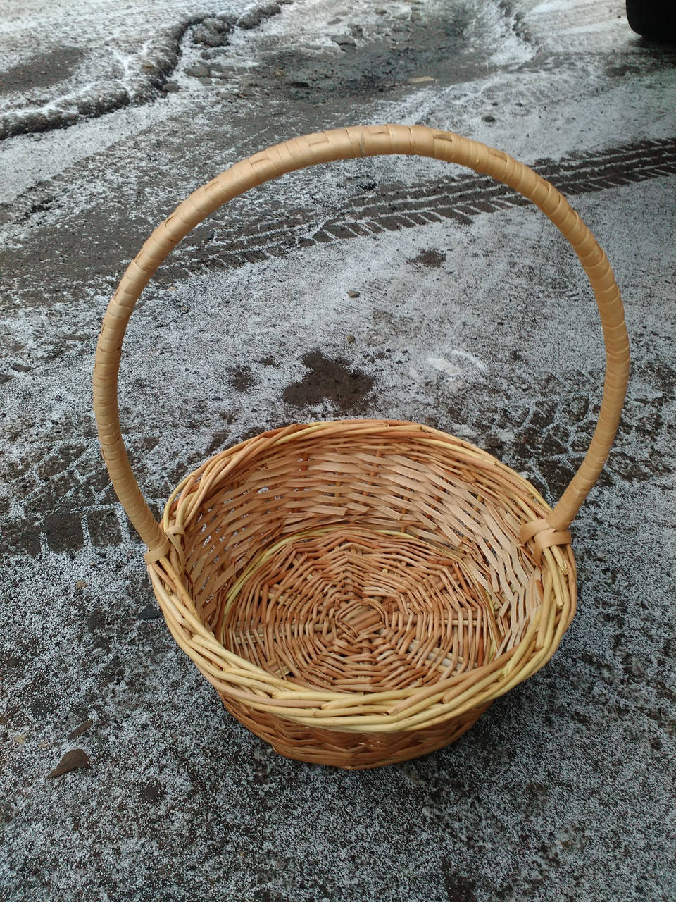 

Подарочная корзина из лозы