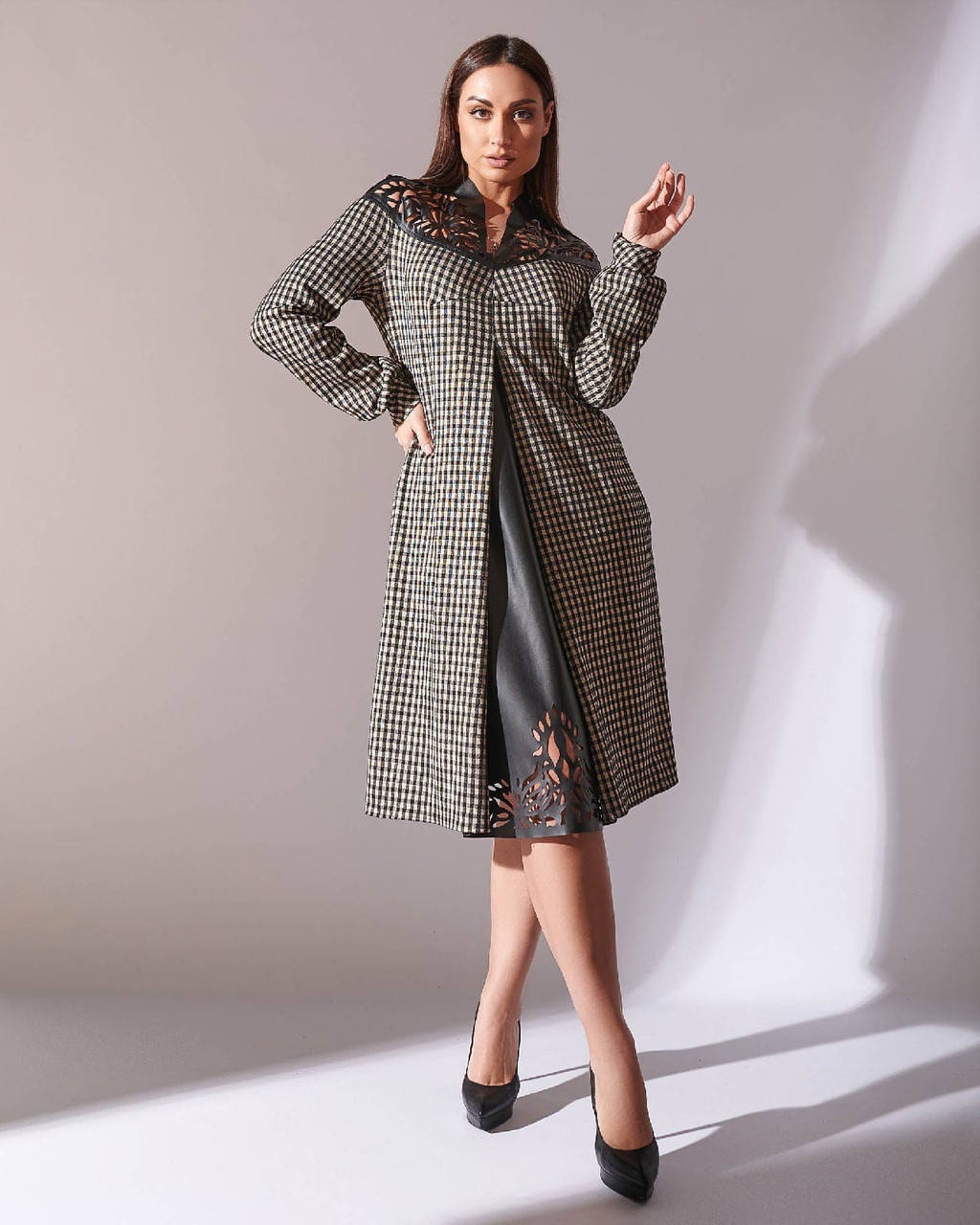 

Трикотажное комбинированное с эко-кожей платье батал