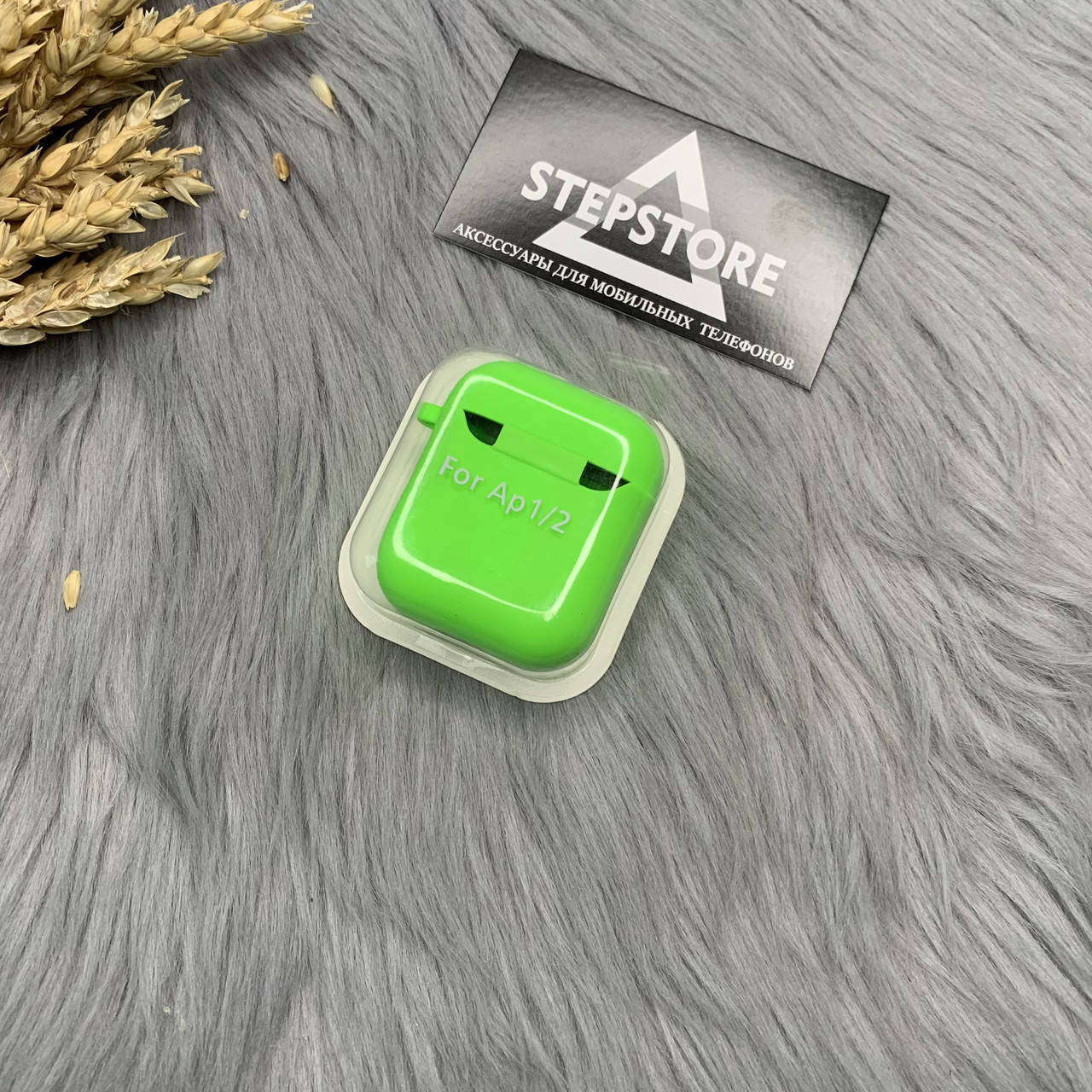 

Чехол силиконовый толстый для Apple Airpods 1 2 с микрофиброй внутри противоударный с карабином 10. Lime green