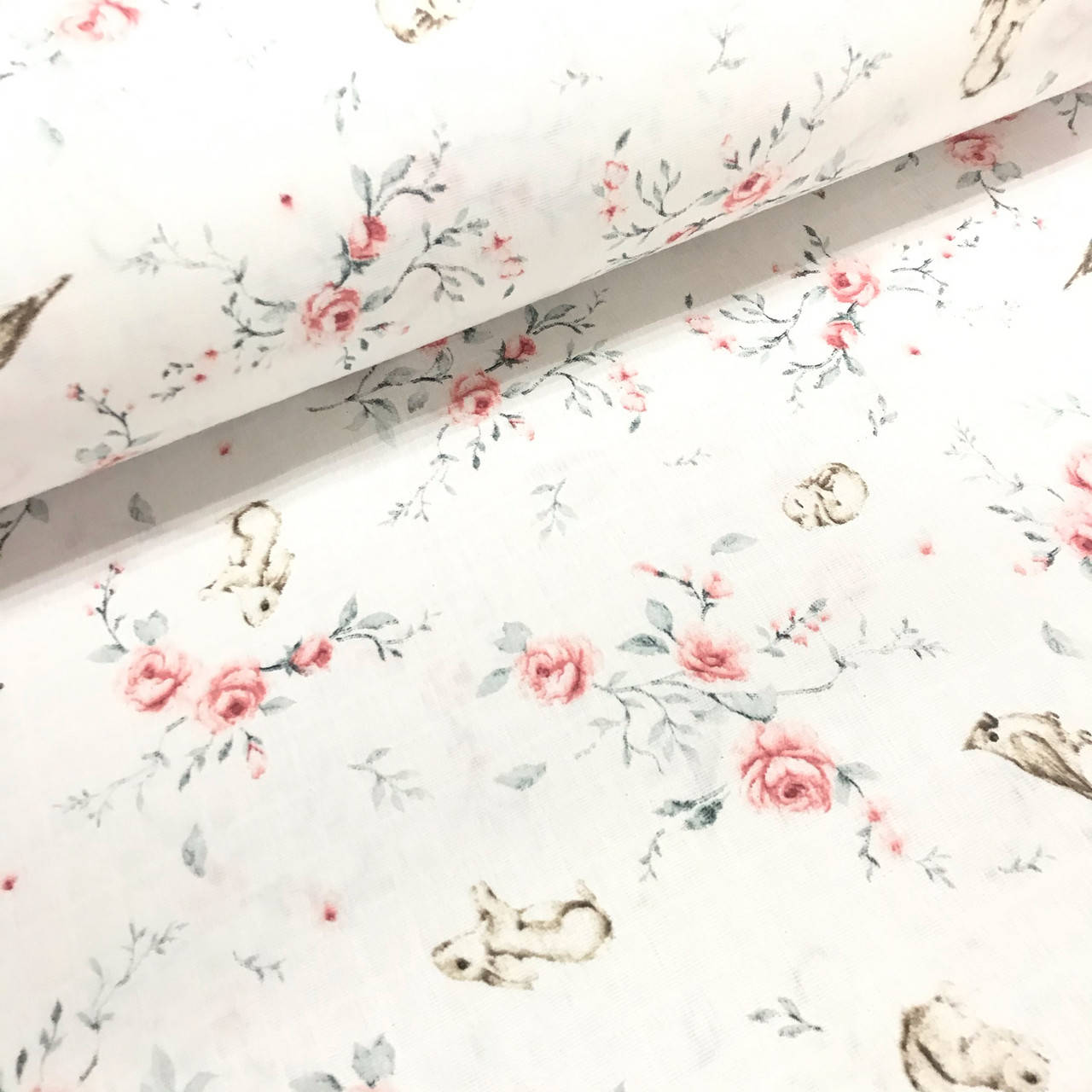

Ткань муслин Двухслойная розы розовые с зайчиками и птичками на белом (шир. 1,6 м) (MS-FR-0115), Разные цвета