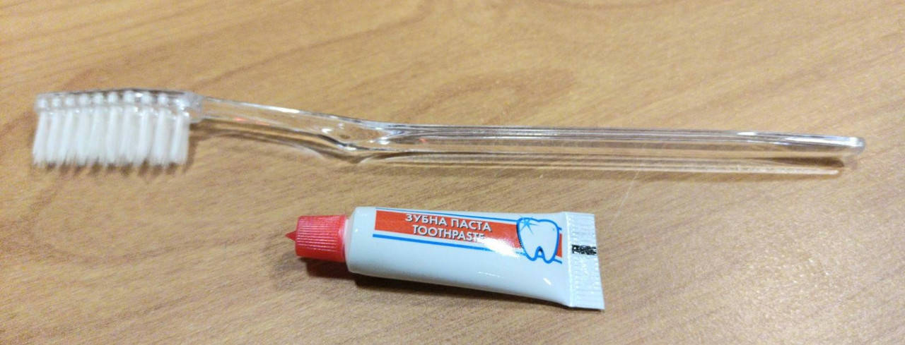 

Набір зубної в упаковці (зубна щітка і зубна паста) 5 гр