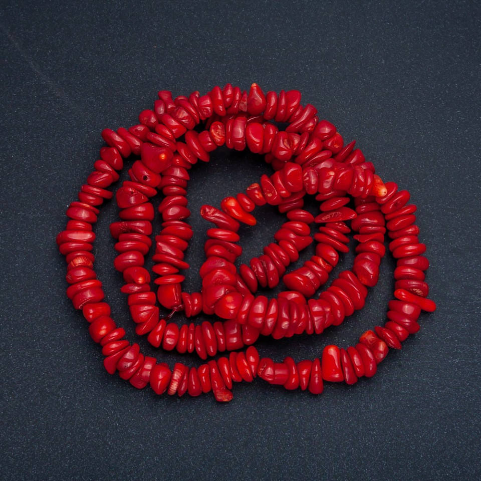 

Бусины на нитке натуральный Коралл крошка d-12х4,5мм L-80+-