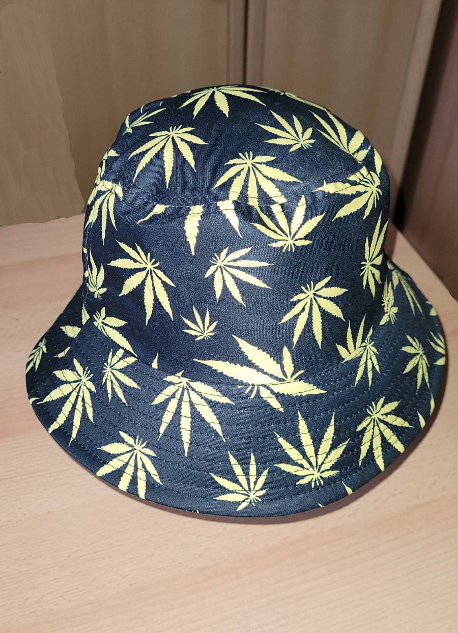 

Практичная летняя мужская панама с интересным принтом., Черный