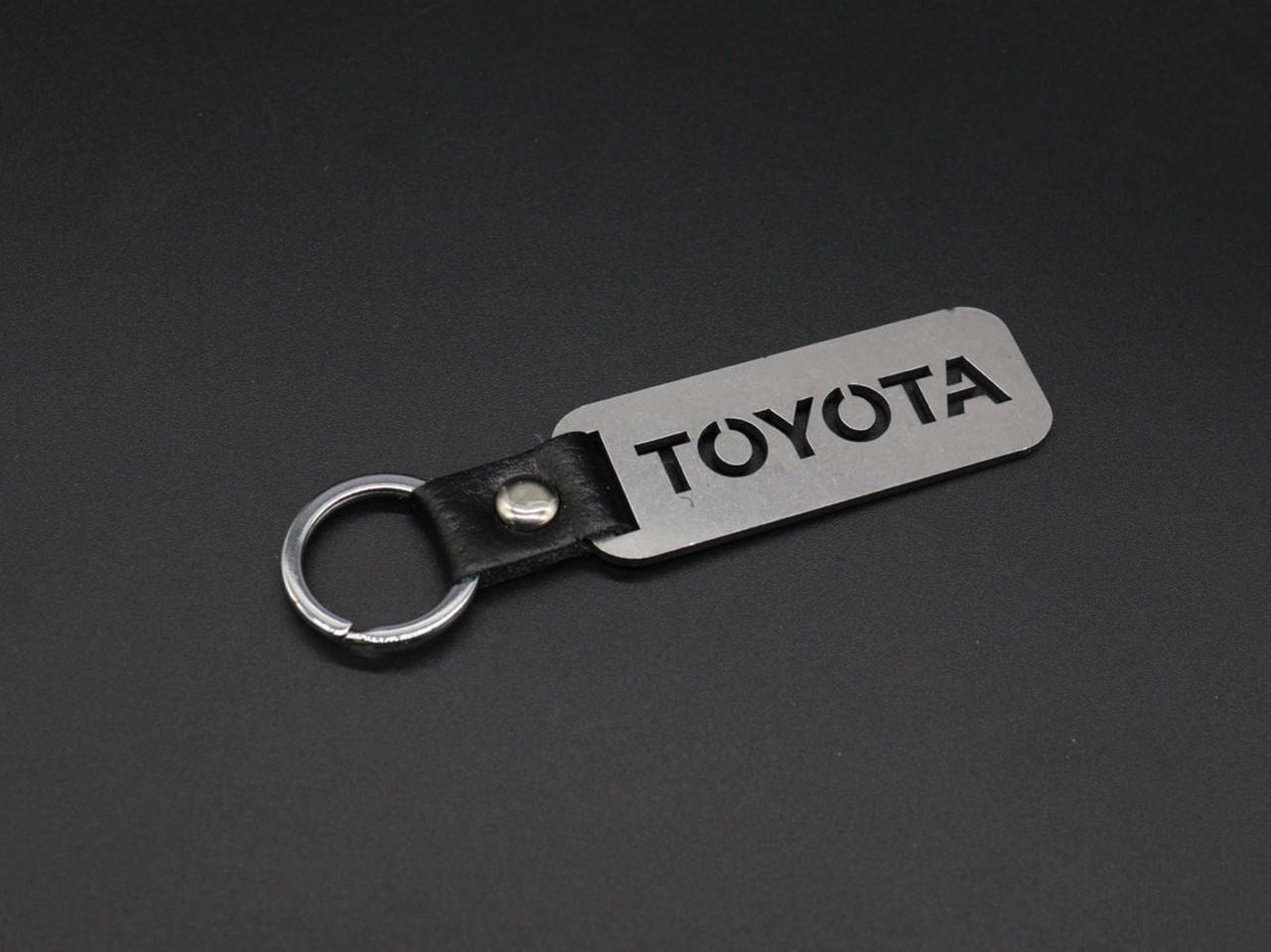 

Брелок металлический. Toyota. 10х2,5см, Коричневый