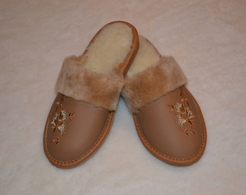 

Тапочки кожаные на меху (женские) 41, Коричневый