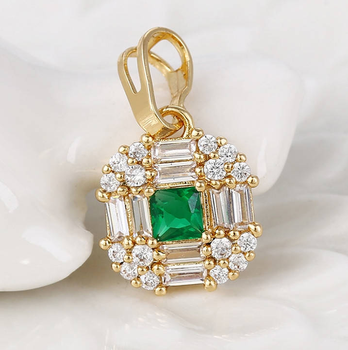 

Кулон позолоченный, Квадрат с зеленым цирконием по центру