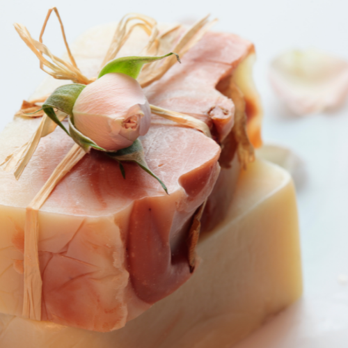 

Мыло с лепестками розы. Омоложение и смягчение (100 г)