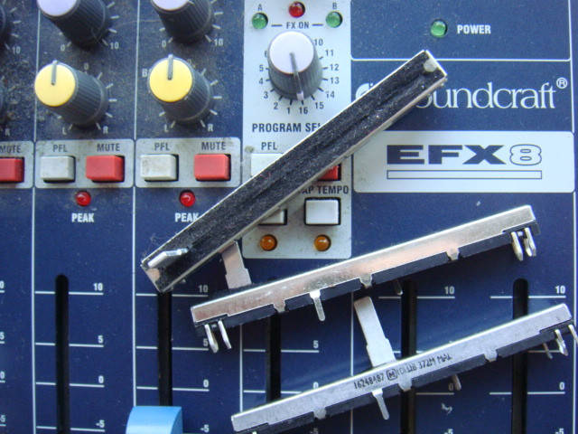 

Фейдер для пультов Soundcraft серии EFX6, EFX8, EFX12, EFX16, EPM8, EPM12