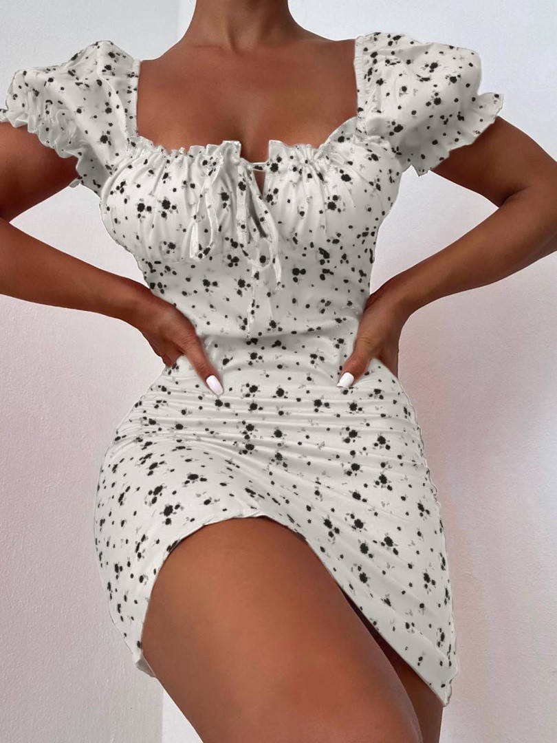 

Красивое платье с открытыми плечами в цветочный принт белое . Размер: 42-44, 46-48