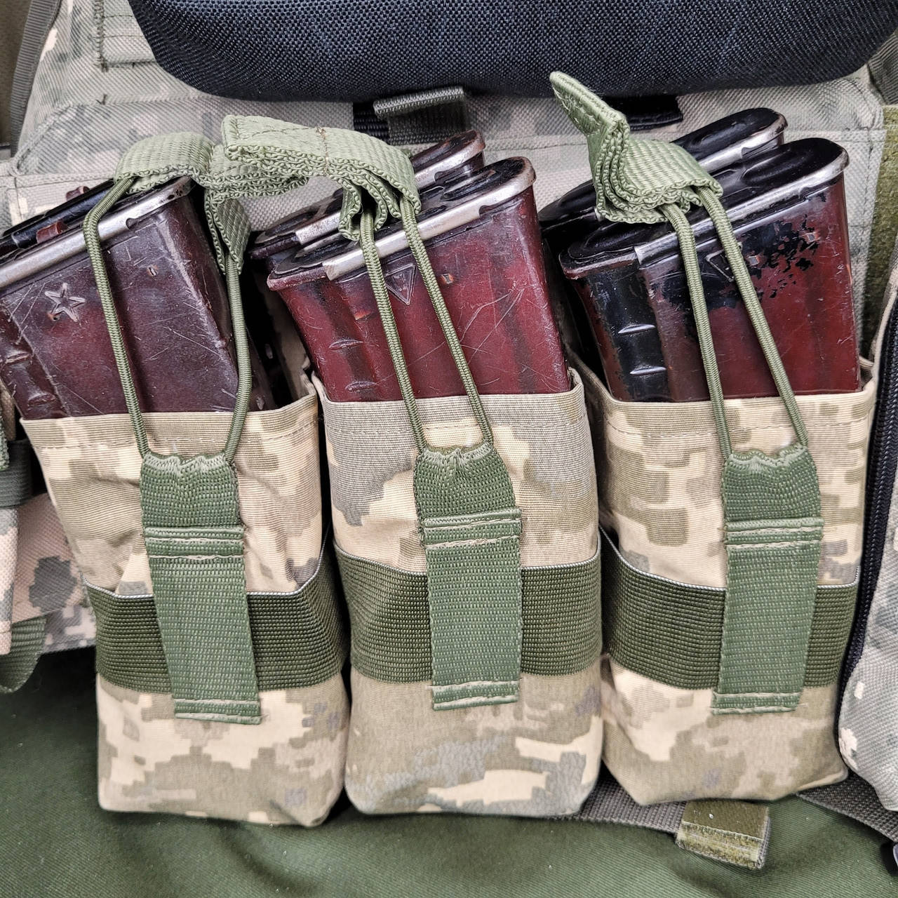 

Подсумок тройной на 6 маг. АК "Пиксель"