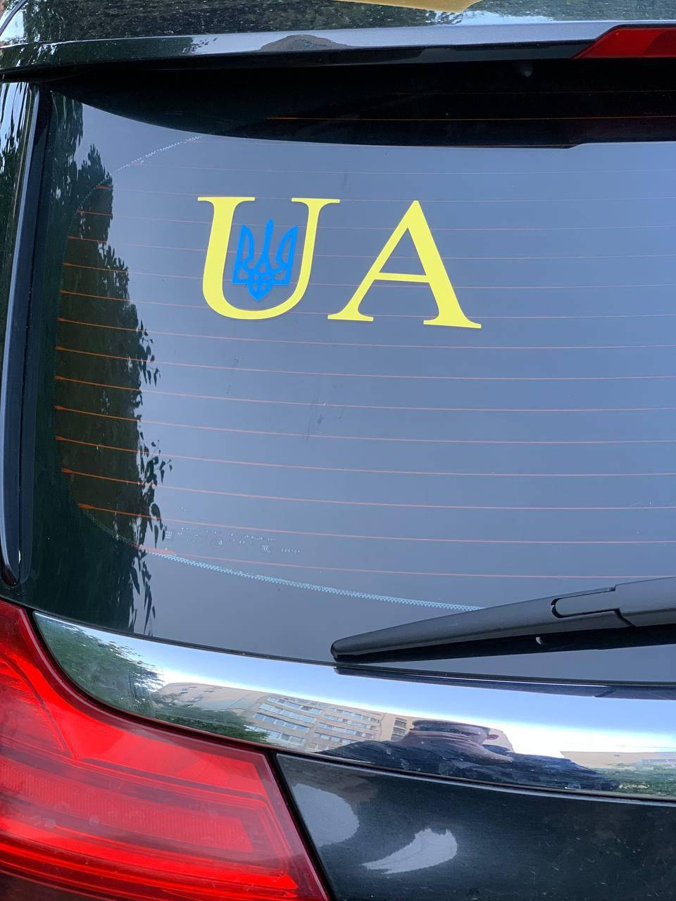 

Наклейка на машину "UA" 20х10 см