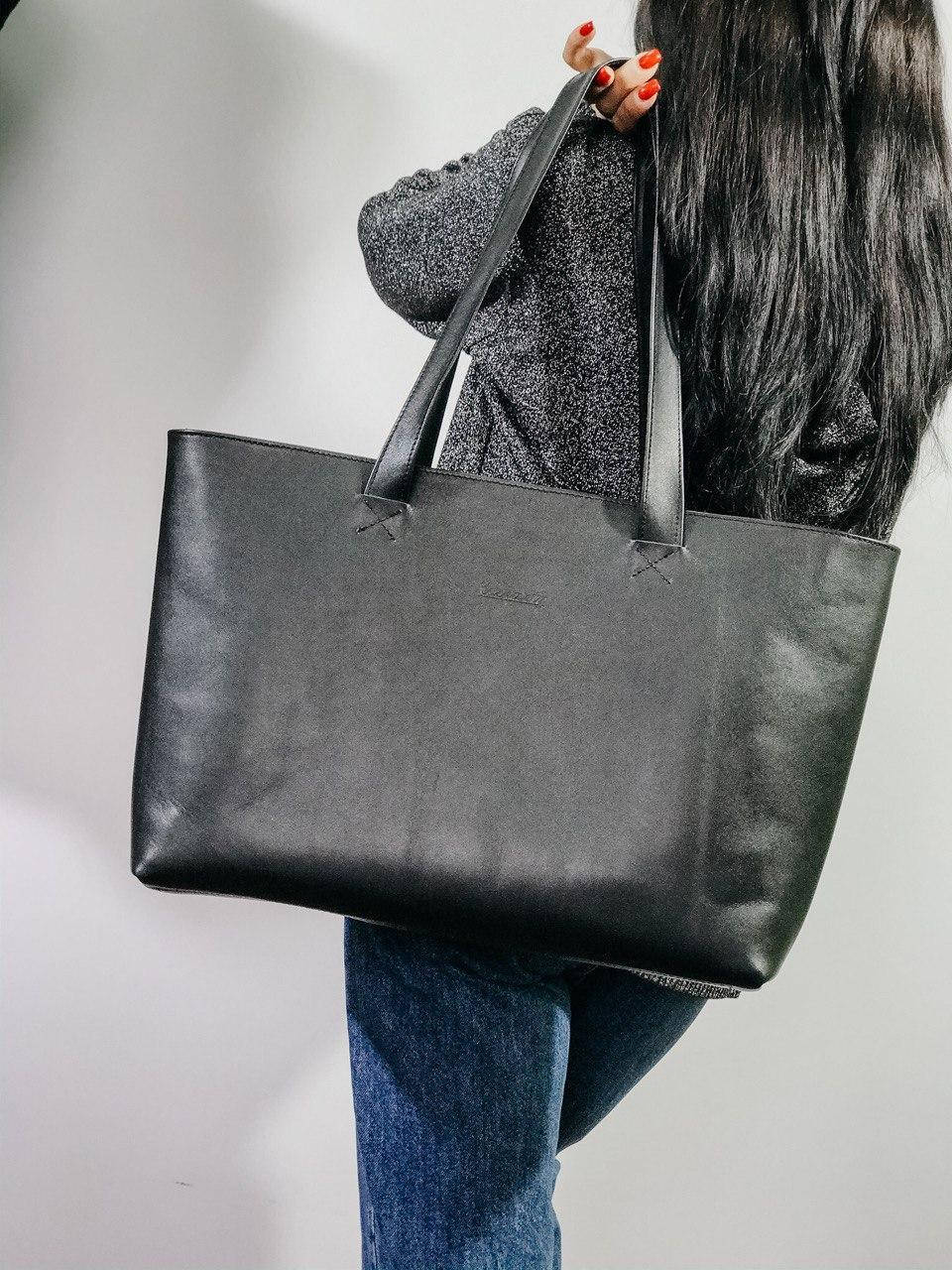 

Женская сумка шоппер из натуральной кожи. Чёрный цвет. Большая, вместительная, кожаная. Через плечо., Черный