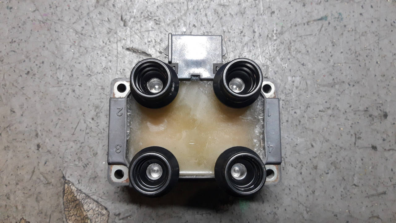 

Катушка зажигания Ford Sierra 1.6i; 1.8 1988-1993 года