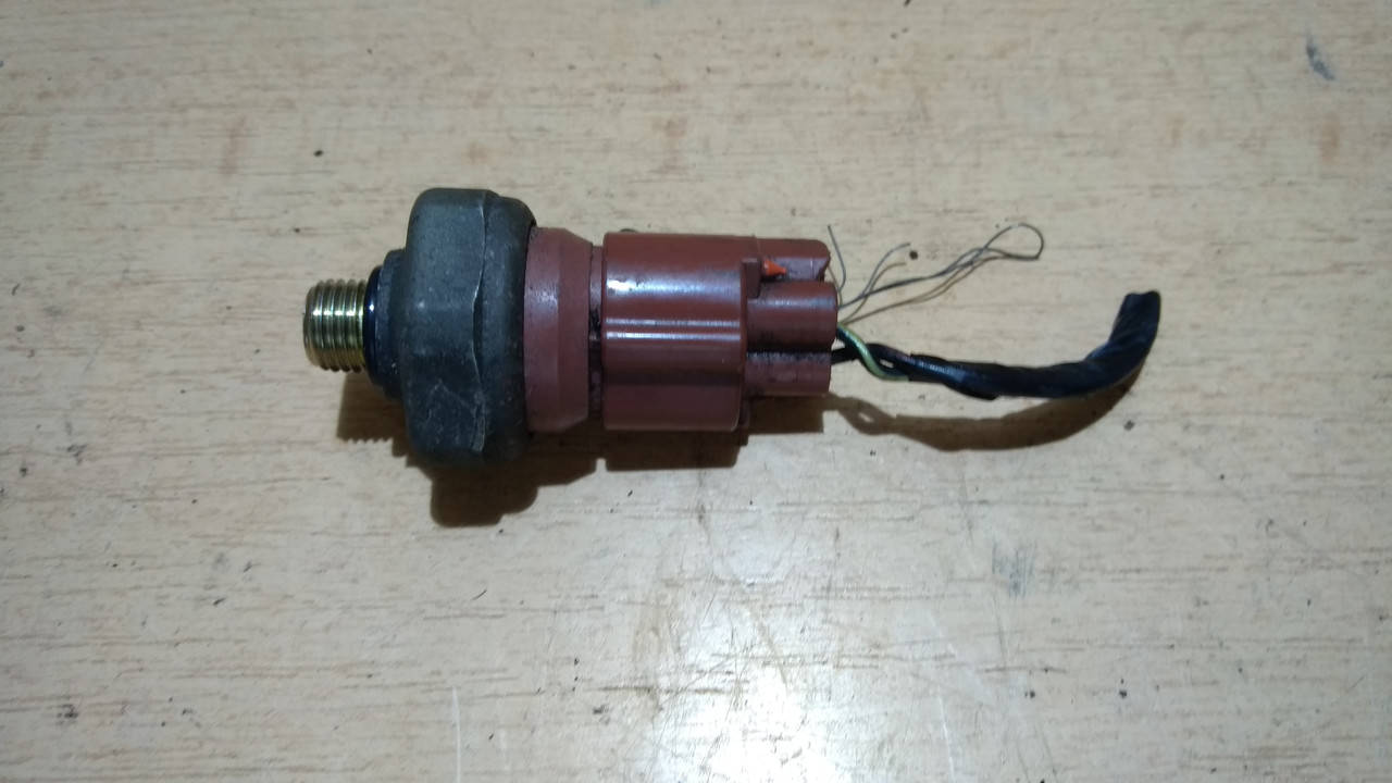 

Датчик давления кондиционера 2,0 MR996148 999888 Lancer 9 Mitsubishi