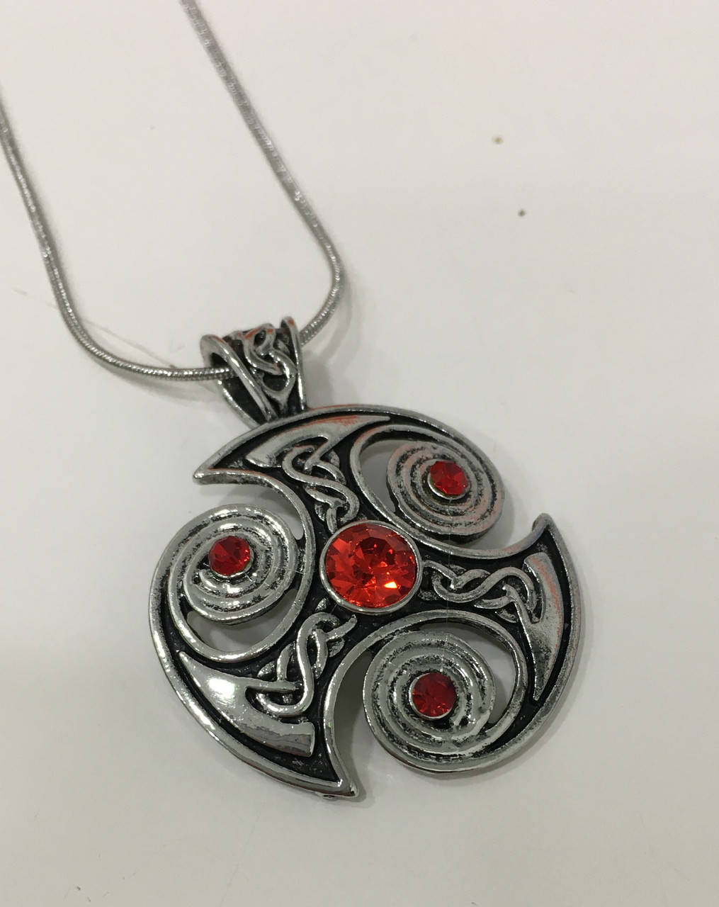 

Подвеска-оберег с красным камнем «Символ Рода»