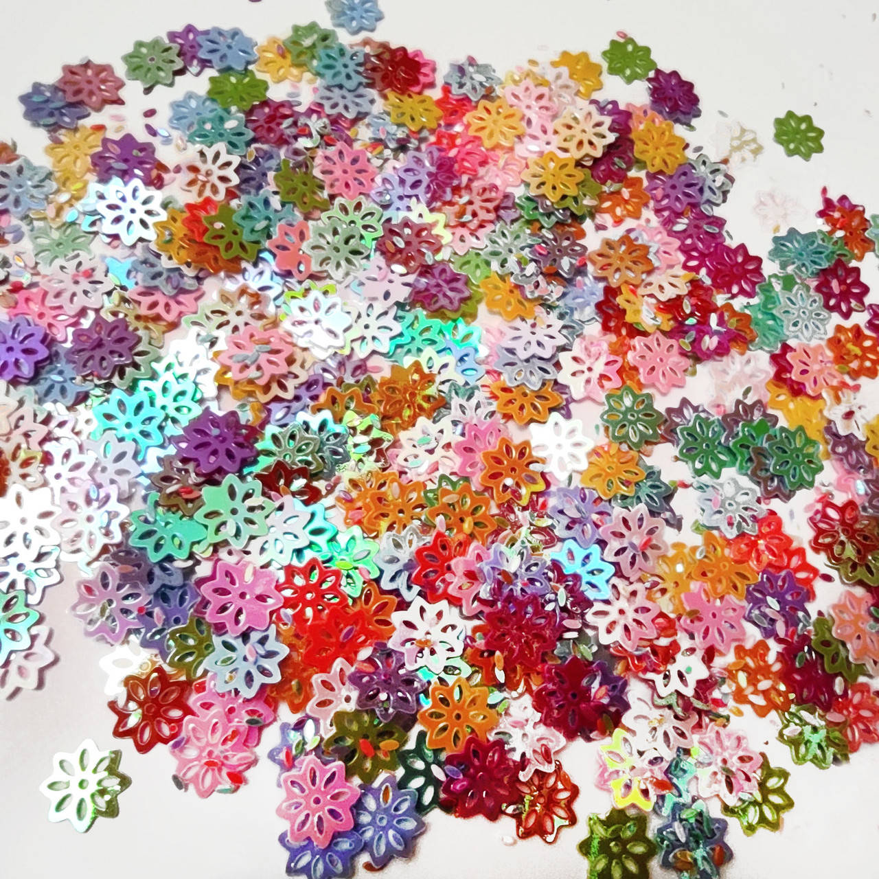 

Паетки Цветочки 1 см микс. Набор 10 грамм