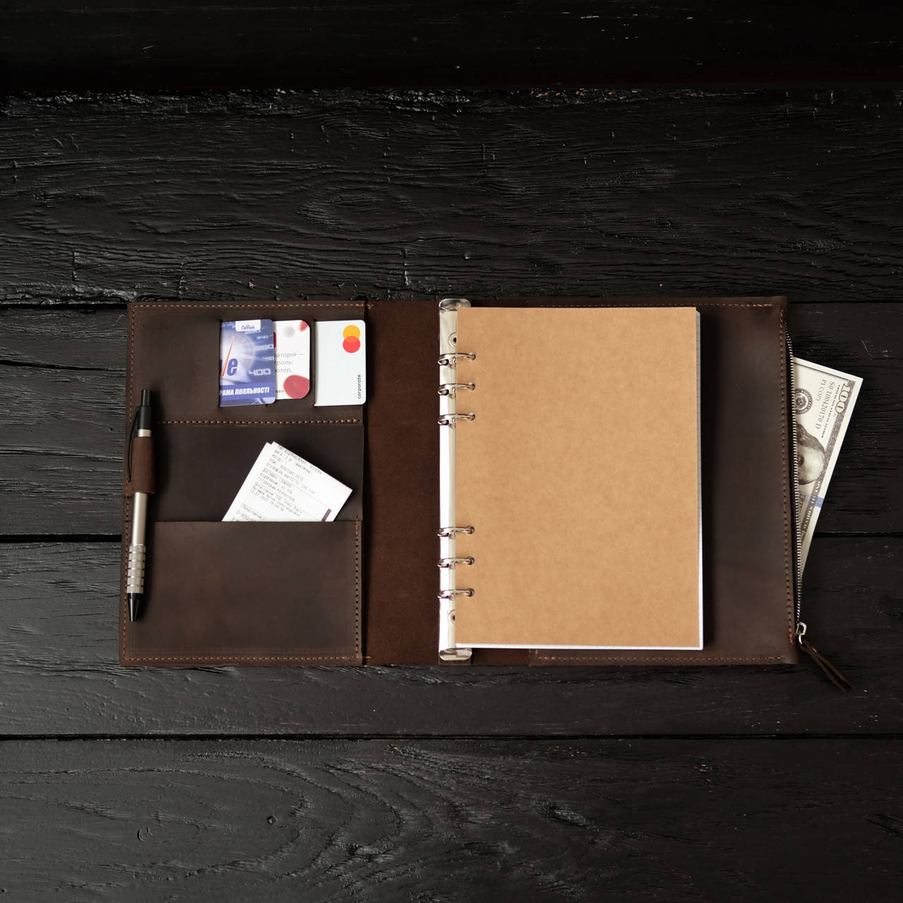 

Блокнот з натуральної шкіри з кишенею на блискавці і змінним блоком - Шоколад