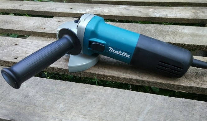 

Болгарка Makita 9558 NH (840 ВТ, 125 КРУГ), угловая шлифмашина