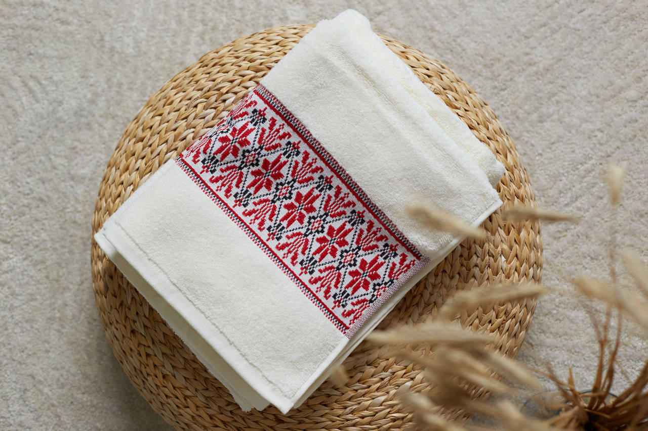 

Набор махровых полотенец с украинским орнаментом 50х90 70х140 Узбекистан