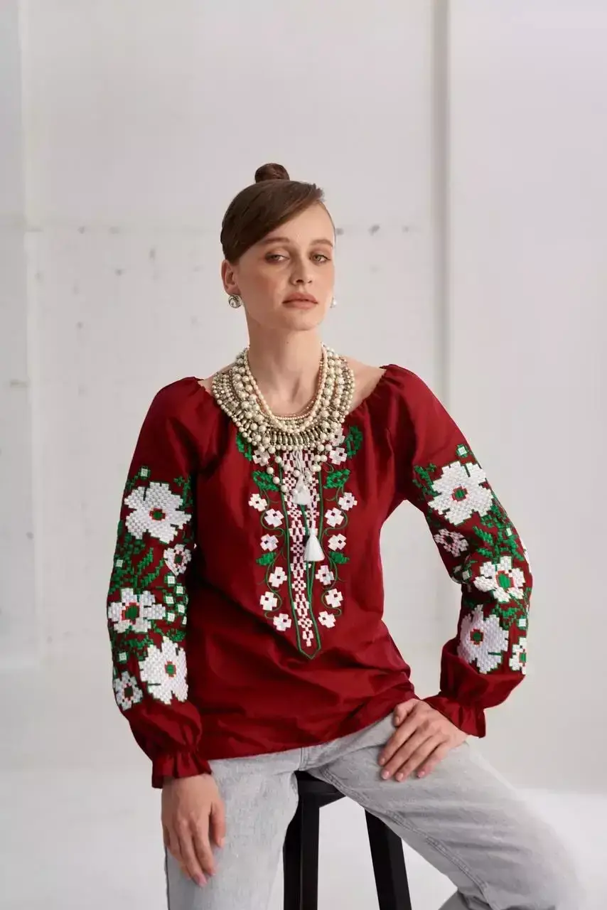 

Жіноча вишиванка M.S. Весняні мрії бордо rj1088