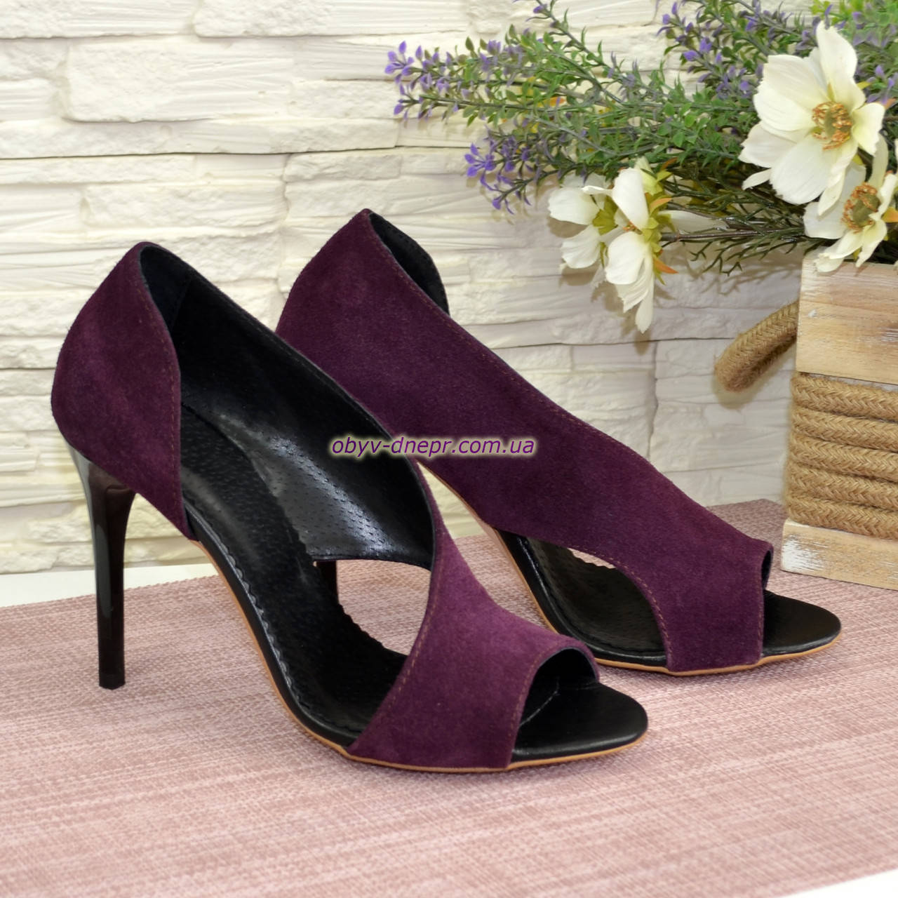 

Босоножки женские замшевые на шпильке, цвет фиолетовый