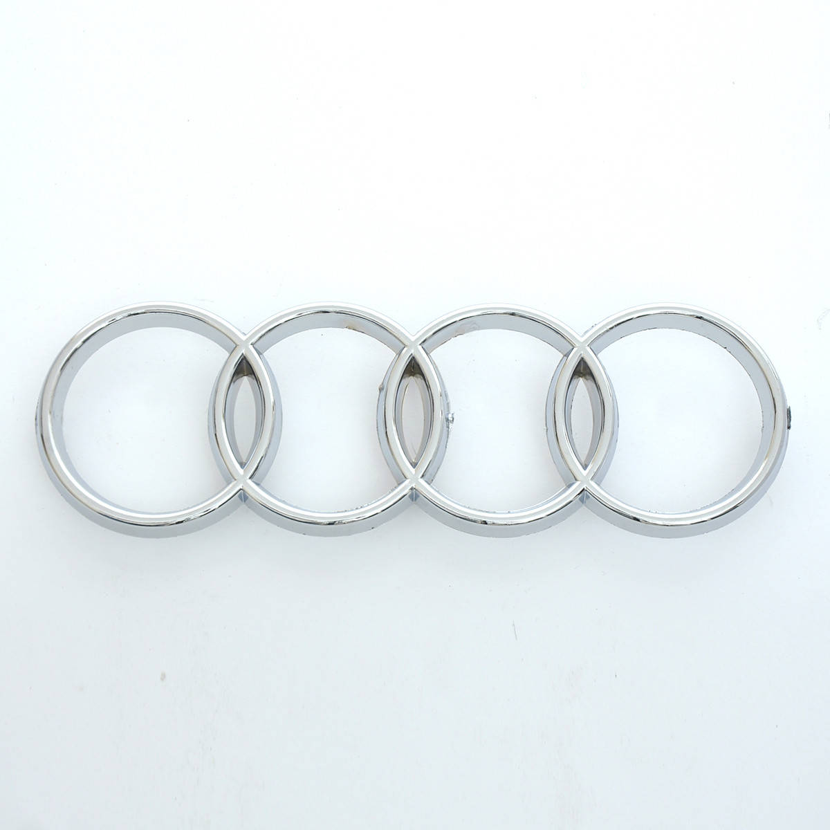 

Эмблема Audi 80 перед / пластик / пукли 255 х 85 мм