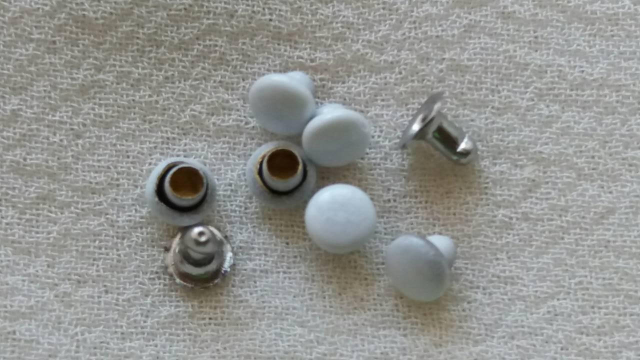 

Микро-кнопка. Хольнитены. Кнопки-заклепки.3 мм. Белый, №6