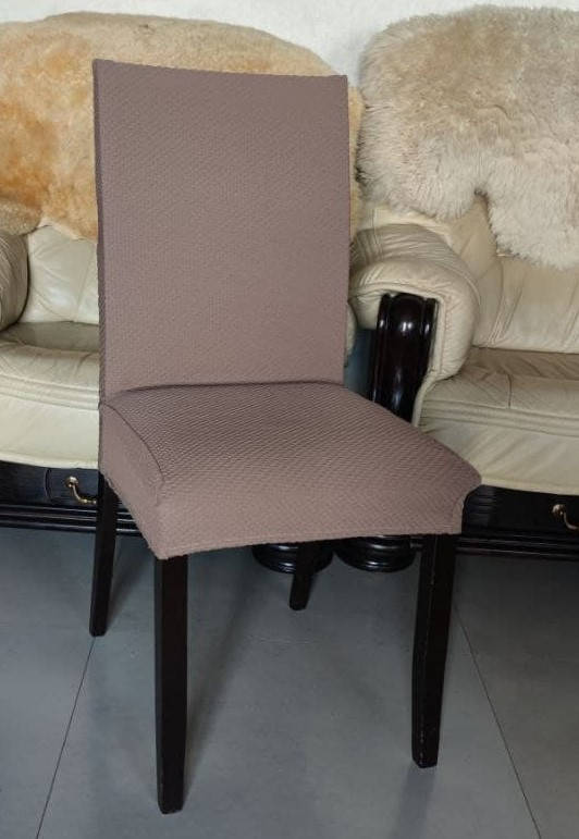 

Чехол на стул универсального размера из фактурного трикотажа Коричневый