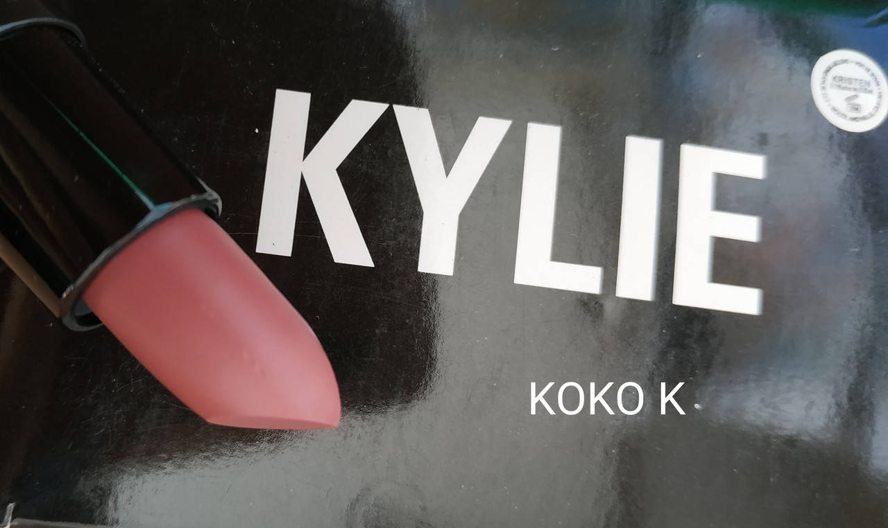

Помада для губ KYLIE