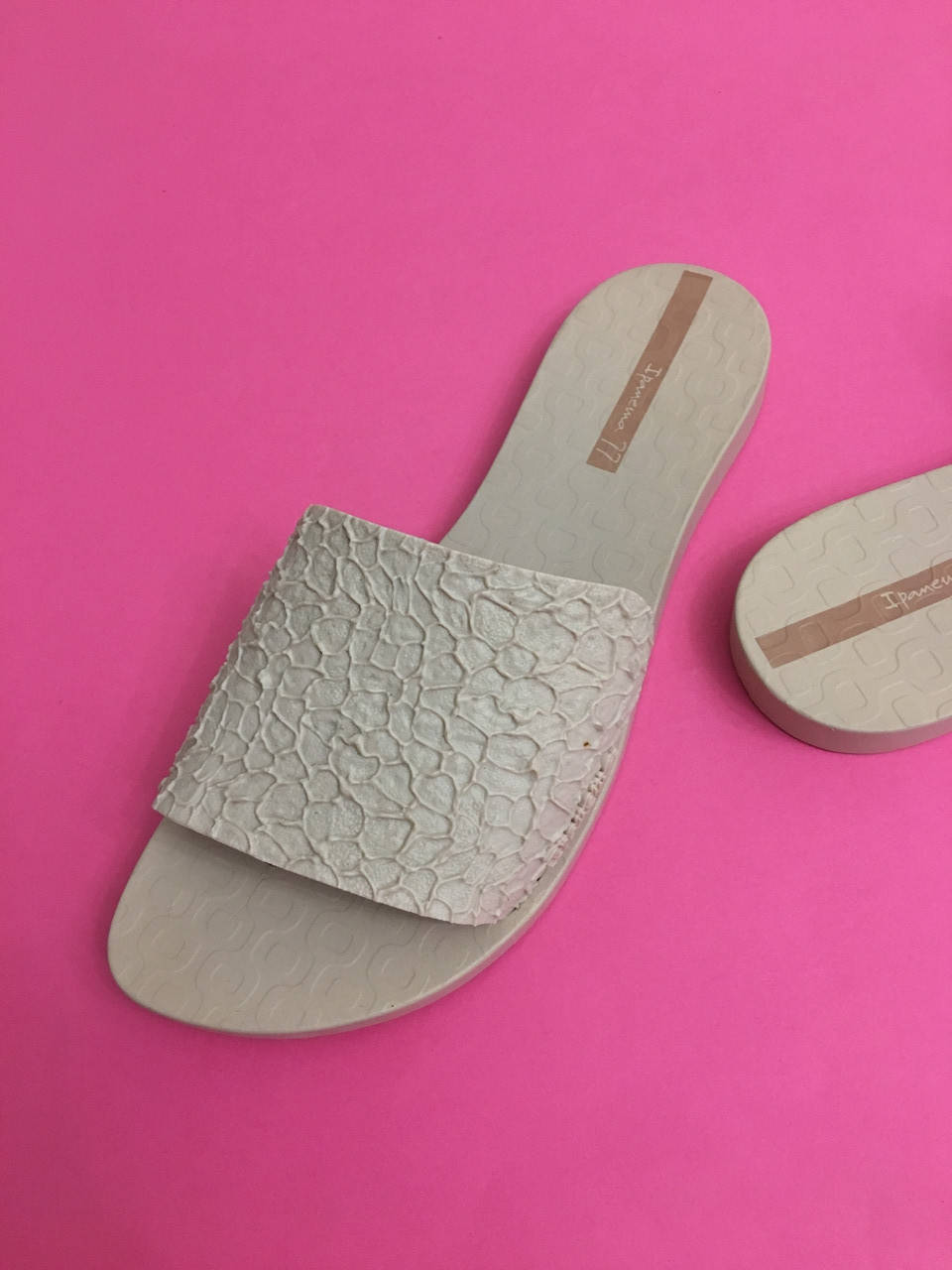 

Женские вьетнамки-шлёпанцы Ipanema(бежево-розовый) 37(23,5см) маломерки на один размер)