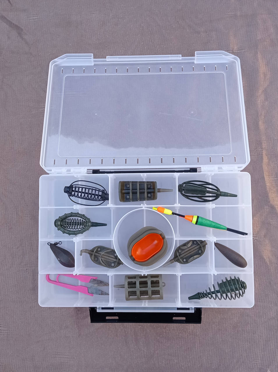 

Коробка двостороняя глубока 300*200*83мм (45ечеек)