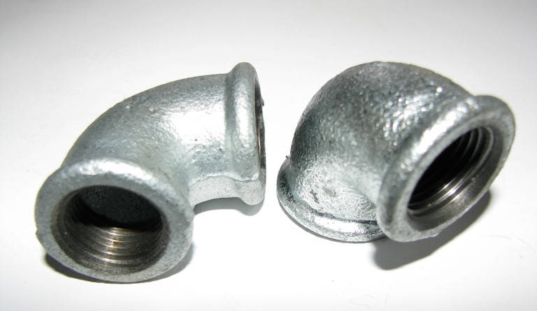 

Угол 90° оцинкованный ВВ 1/2" Hydro-T, Светло-серый