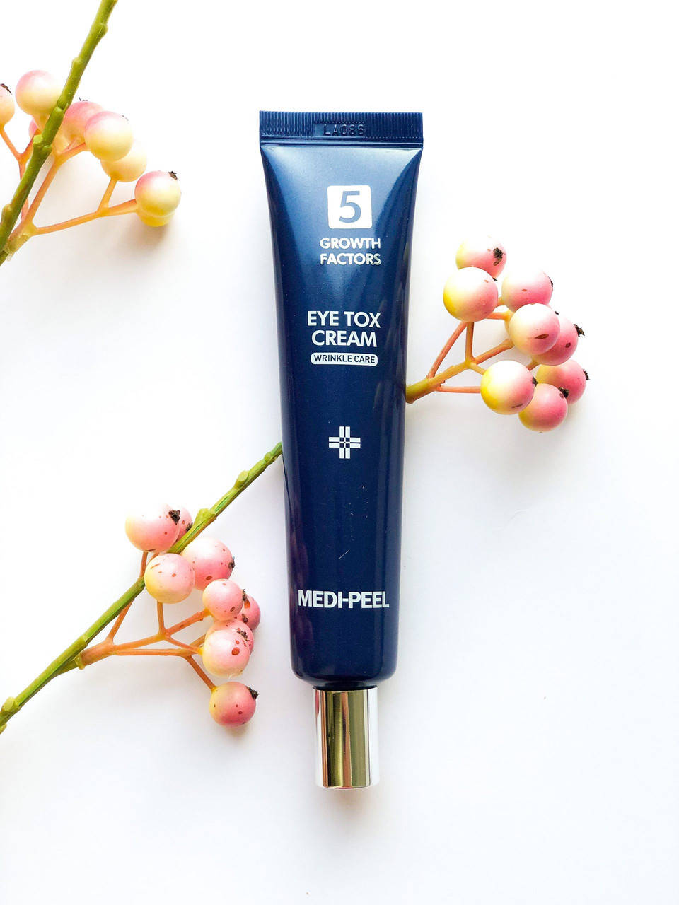 

Лифтинг-крем для век с пептидным комплексом MEDI-PEEL Eye Tox Cream 40ml