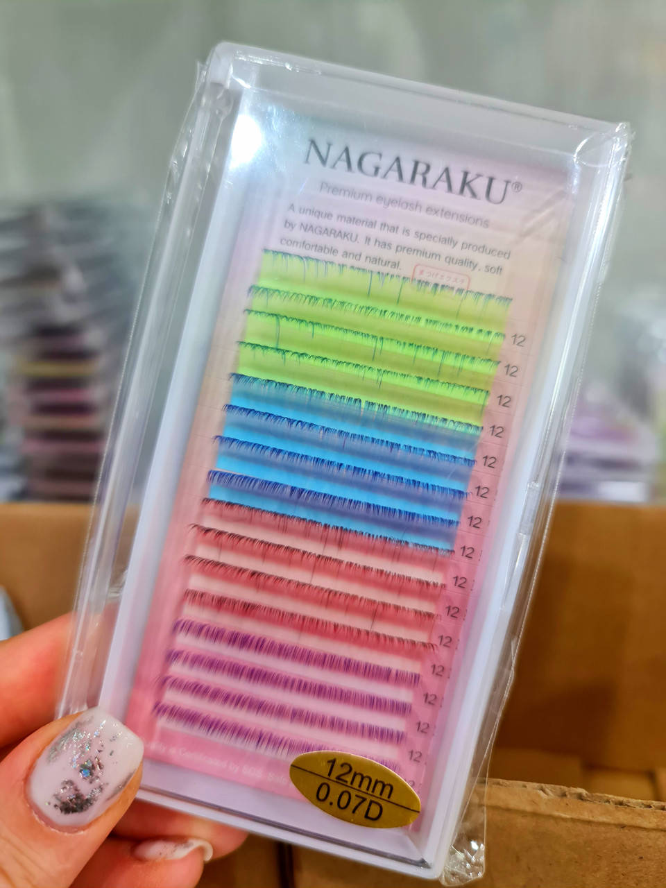 

Ресницы Nagaraku NEON - ombre mix (4 цвета, 12 мм) 0.07D