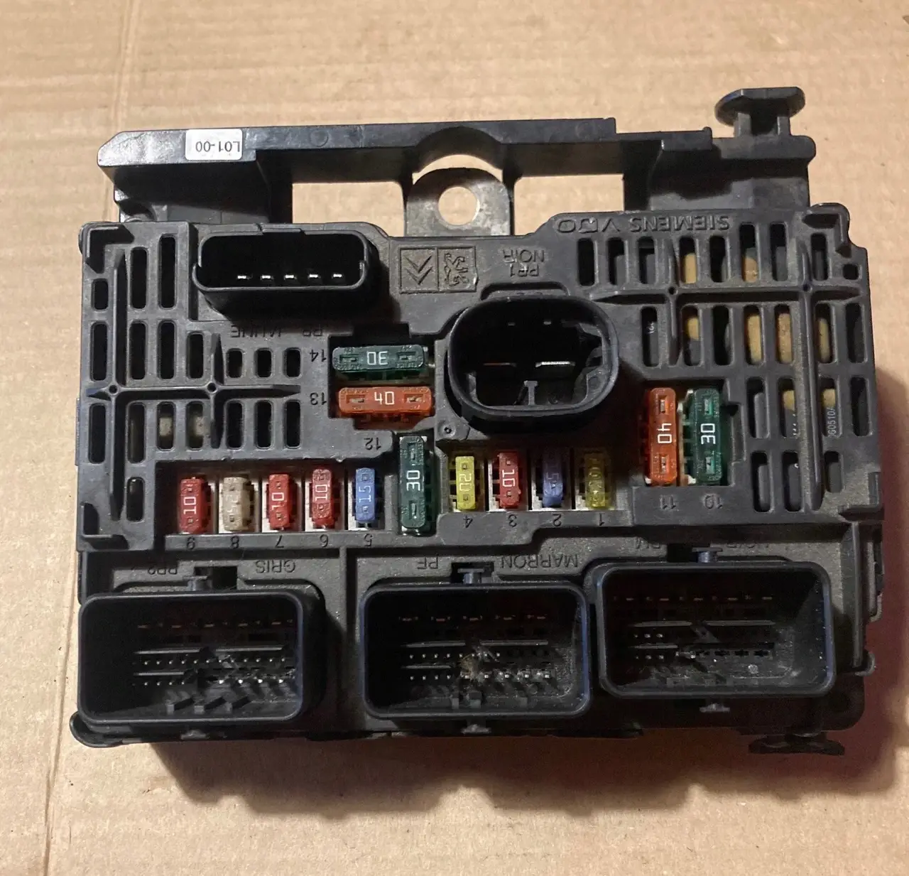 

Блок предохранителей BSM L01-00 PEUGEOT 407 9661682580 под заказ 2-4 дн