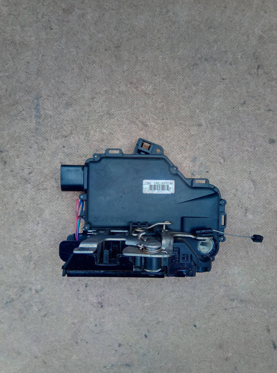 

Дверной замок ( передний левый ) Volkswagen Passat B-5 , Golf 4 , Bora C6X1 837 013 H