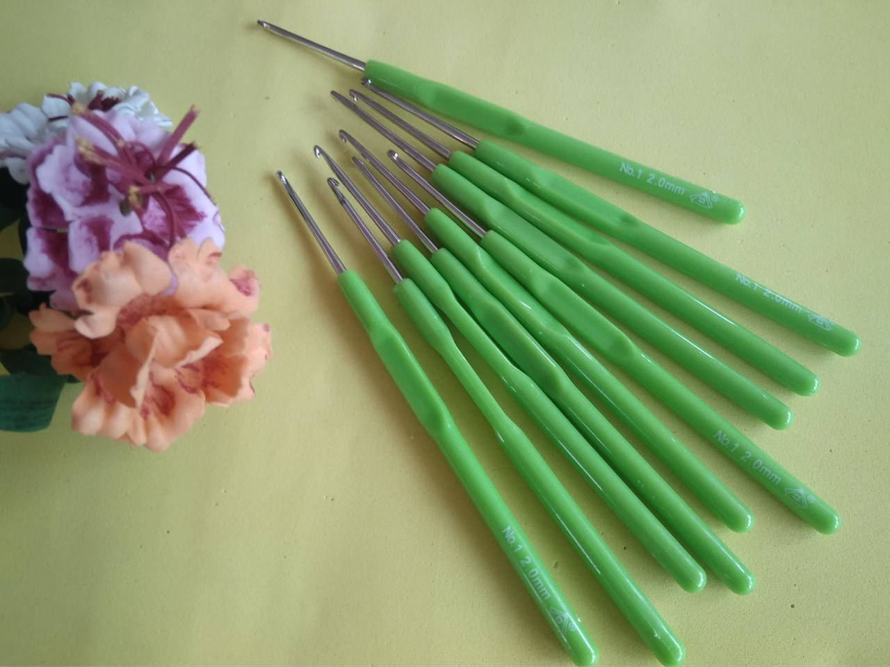 

Крючок для вязания с ручкой 1шт, размер 1.5мм, Разные цвета