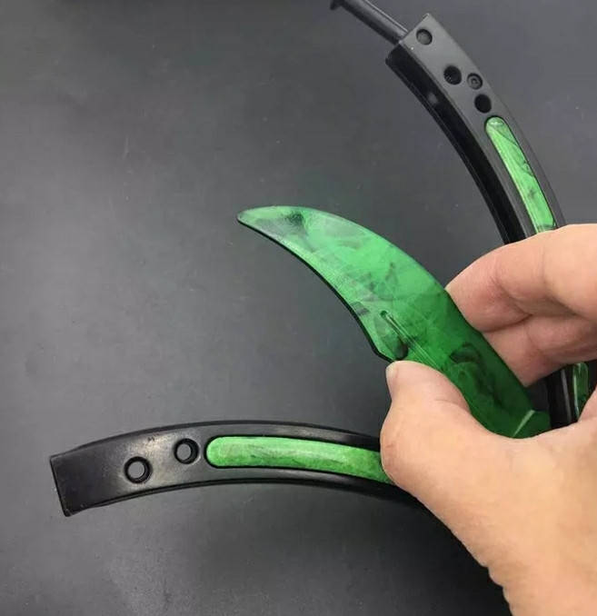 

Складной Нож Бабочка из CS:GO "Зелёный" Тренировочный Коллекционный нож (Butterfly Knife)