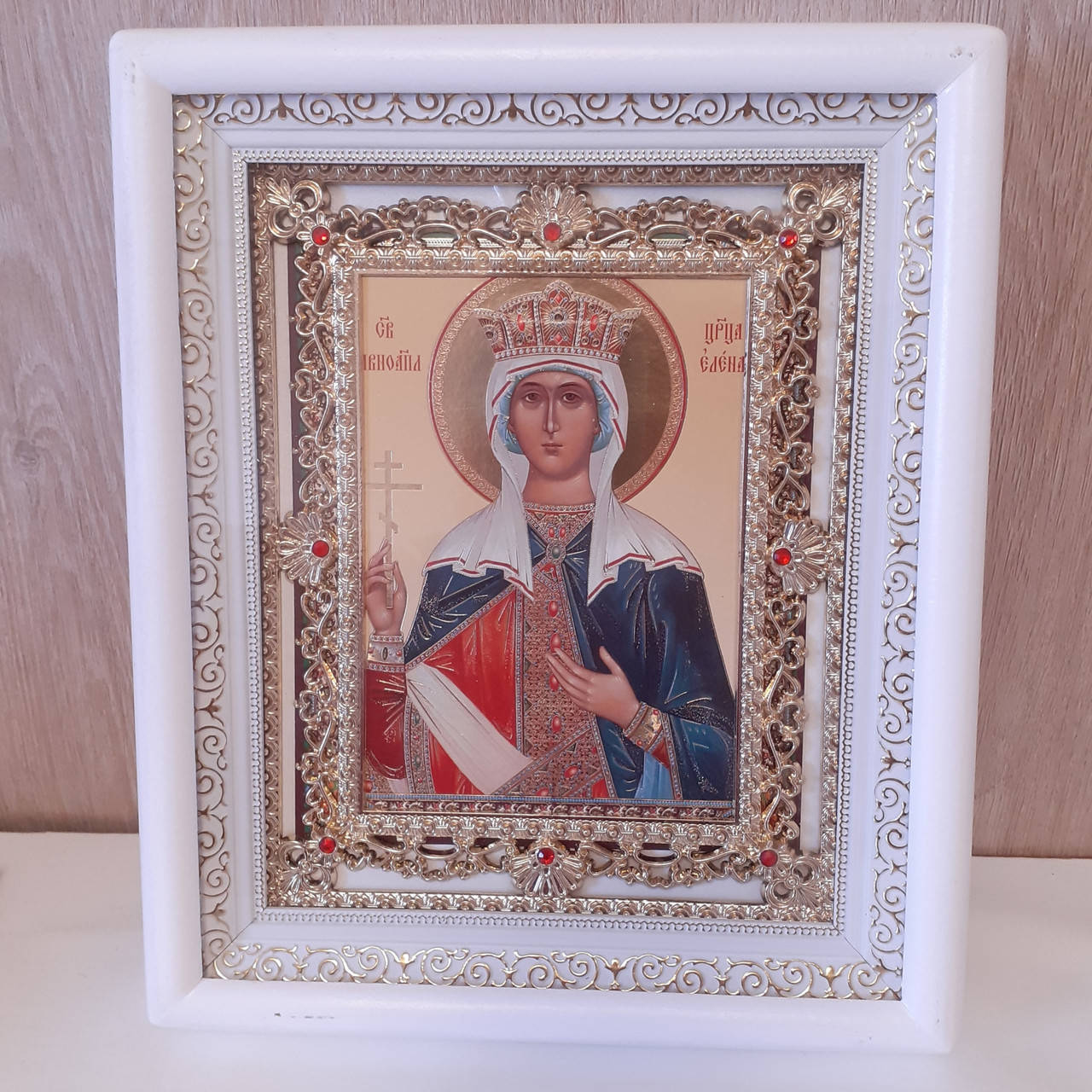 

Икона святая равноапостольная царица Елена, лик 15х18, в белом киоте с камнями