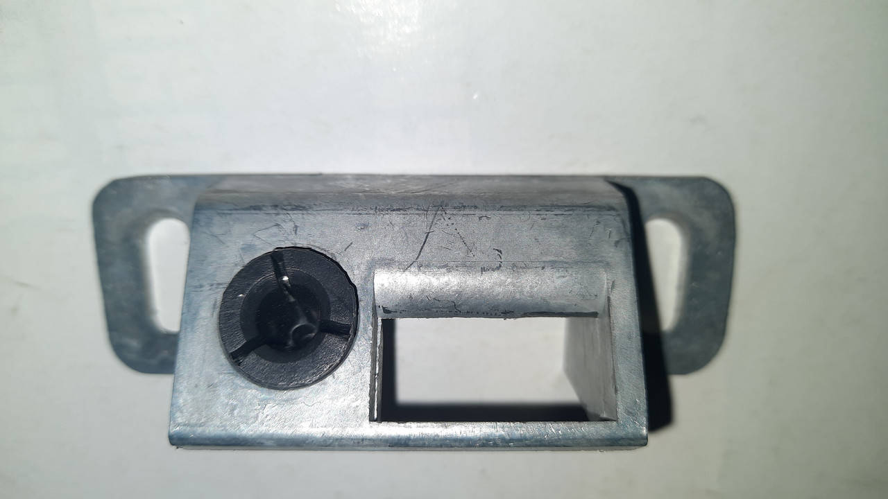 

Планка замка багажника нижняя Заз 1105, Дана