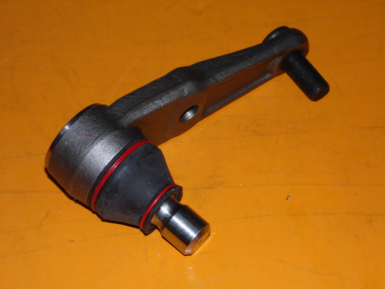 

Шаровая опора на Мазда 323 (1992-2003) кузов БА левая правая Mazda 323 (BA) YAMATO J13006YMT