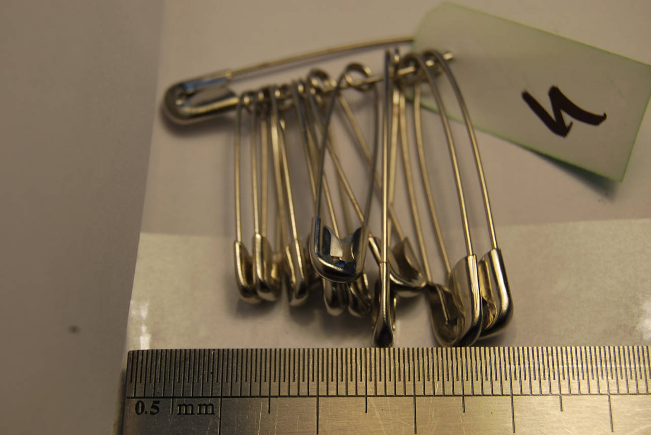 

Булавки 10 шт разного размера .