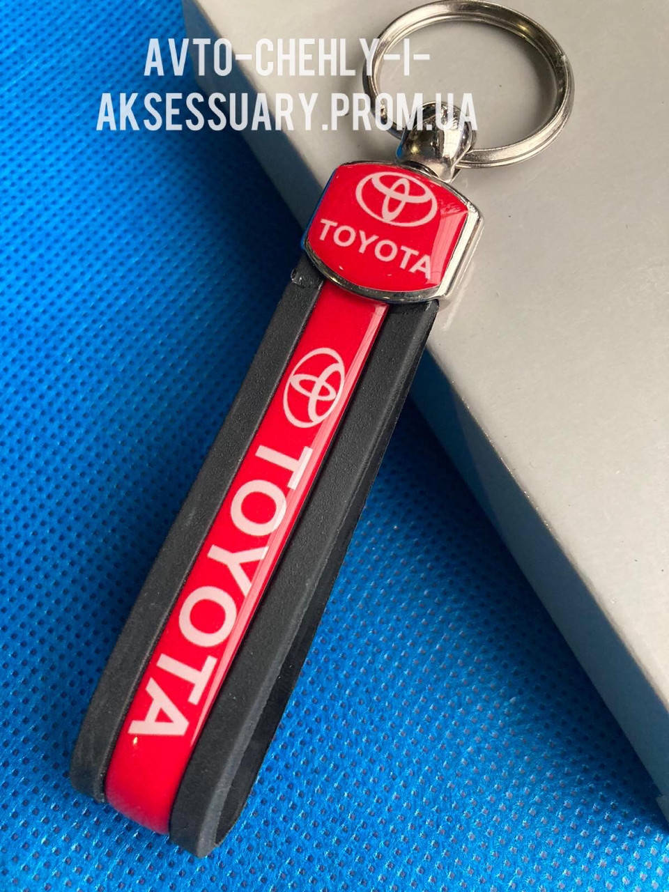 

Брелок Toyota, Красный