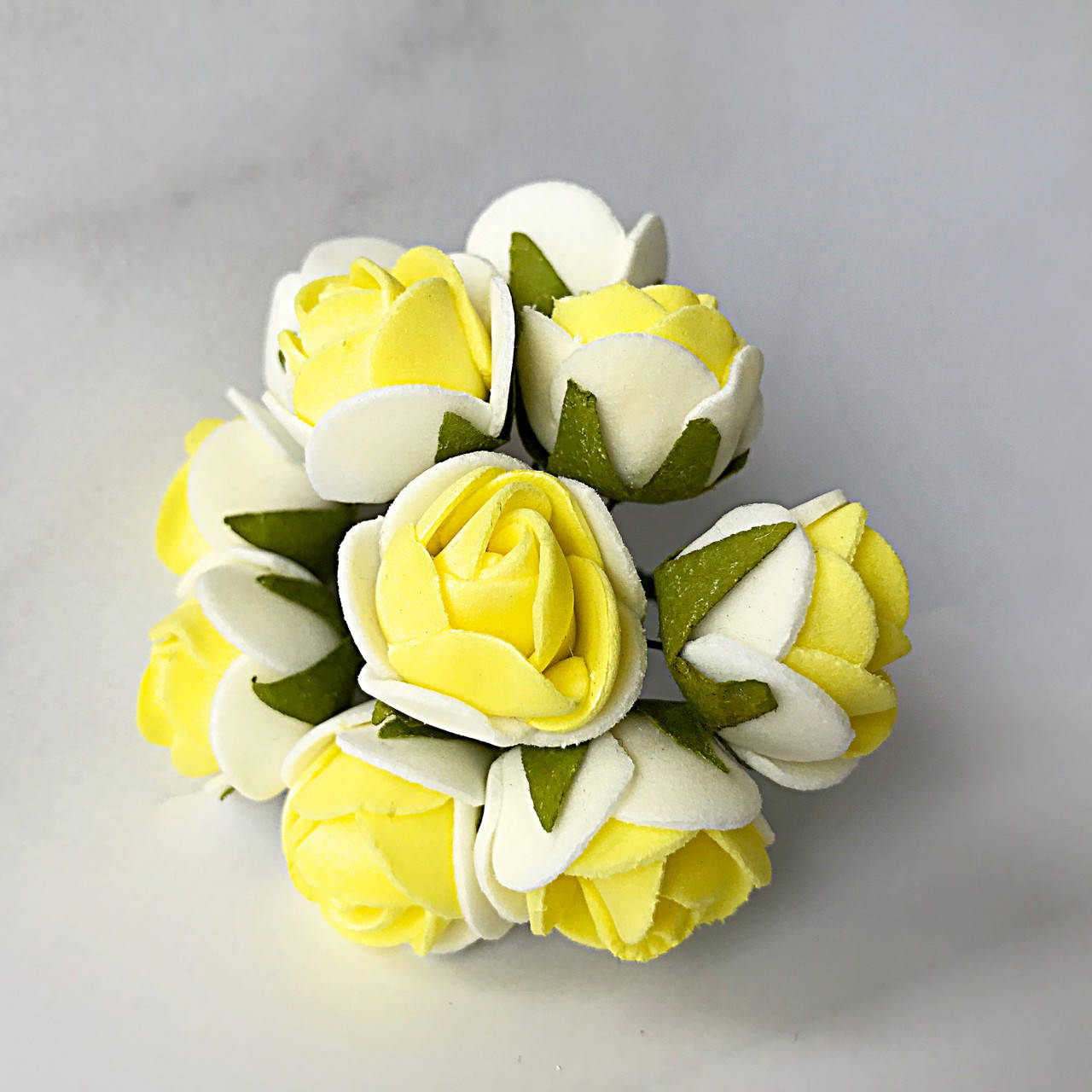 

Роза из фома желто-белая, 2 см