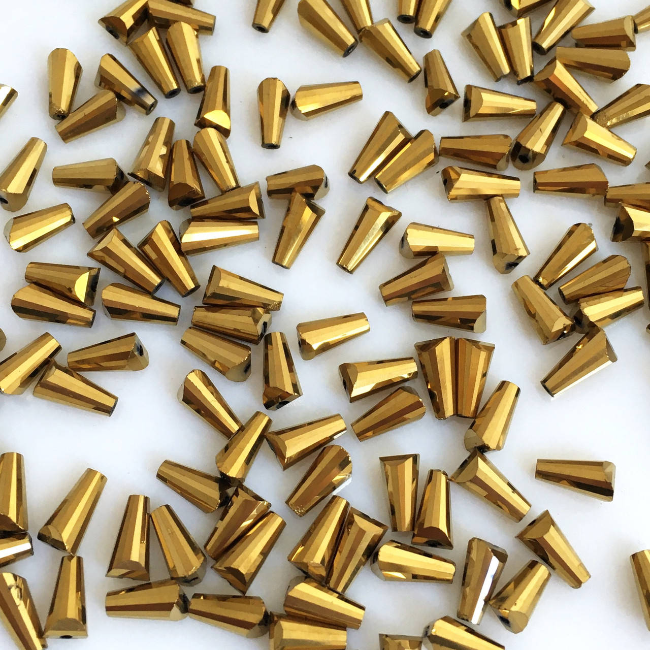 

Хрустальные бусины. Конус. Размер: 4х8 мм. Золото металлик. 1 шт.